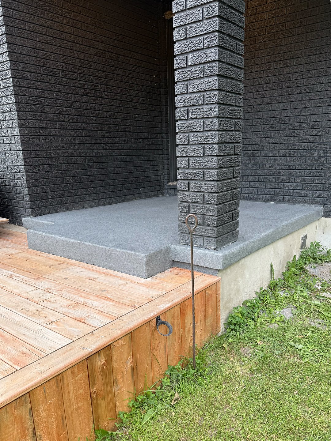 Finished quartz front porch and entranceway in Ottawa